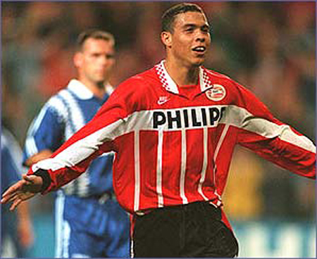 55240690-1247124376-ronaldo-psv-holland.