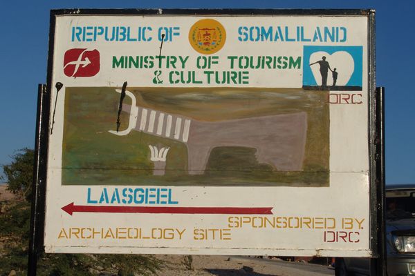 Laas_Geel_tourist_sign.jpg