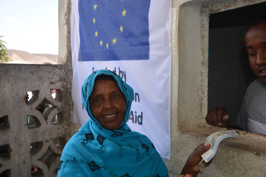 Cash assistance allows refugees like Kalsouma to choose what they eat. © WFP/Miguel Tomas