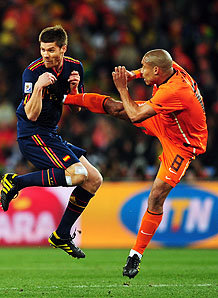 De-Jong-Alonso-Foul-Holland-Spain-World-