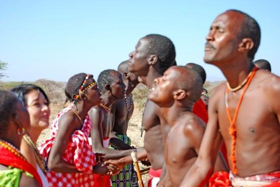 tribu-samburu-danzando.jpg