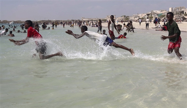 120119_mogadishu_beach.photoblog600.jpg