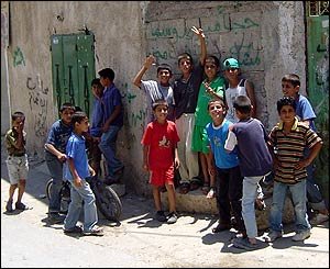 _40039774_palestboys245.jpg