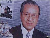 _39457160_203bodymahathir_ap.jpg