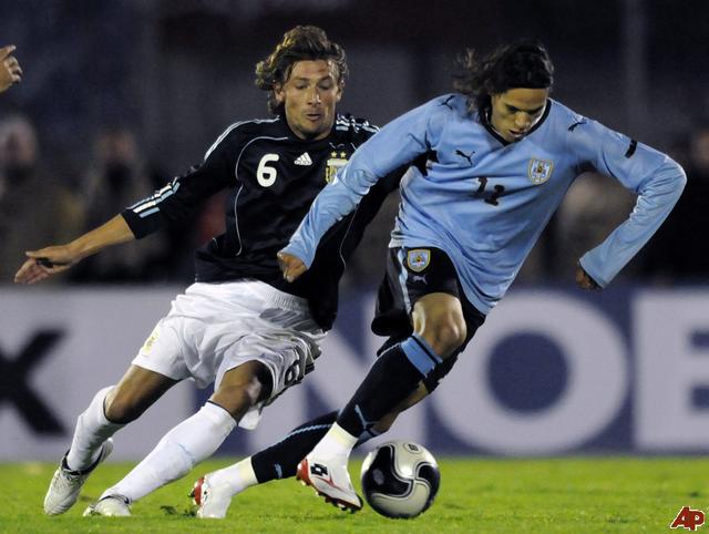 gabriel-heinze-edinson-cavani-2009-10-14