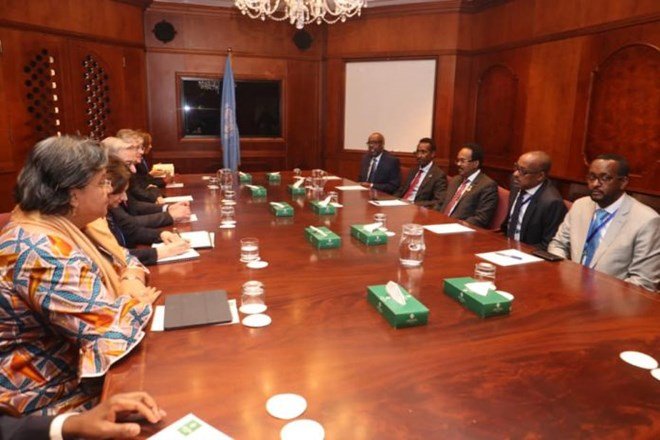 farmaajo-iyo-xoghayah-guud.jpg