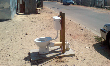 An-open-air-toilets--inst-006.jpg