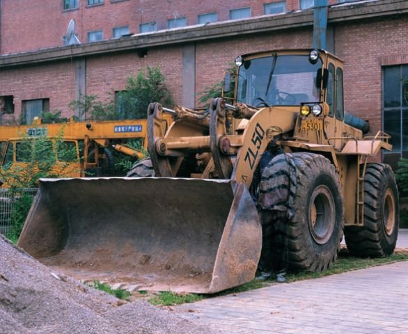 liu-bolin-forklifts.jpg