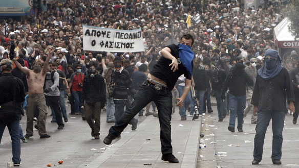 w-greece-clash-cp-RTR2DHJP.jpg