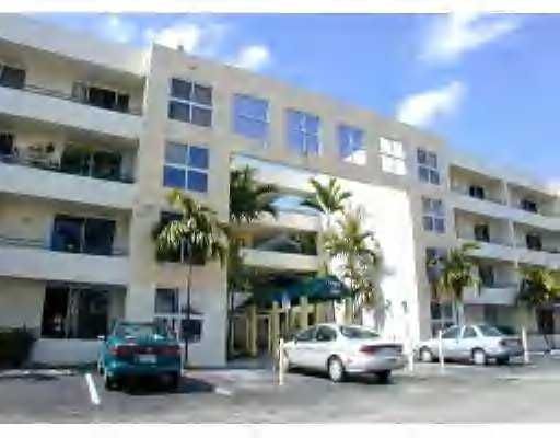 1383_flamingo_court___exterior.jpg