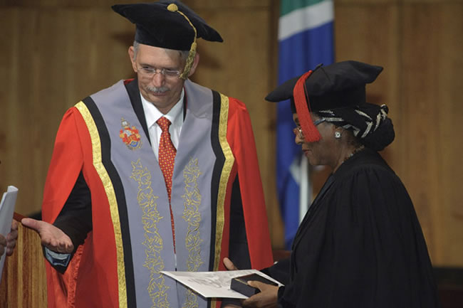 edna-adan-pretoria-medal.jpg