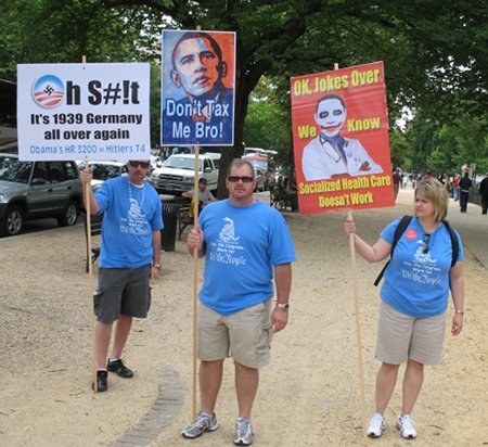 tea-party-racist-signs-01.jpg