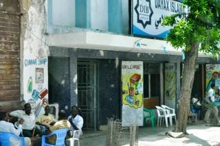shops_along_streets_of_Mogadishu.JPG