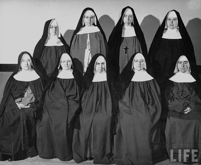 Nuns+from+the+Order+of+St.+Anne+-+1945.j