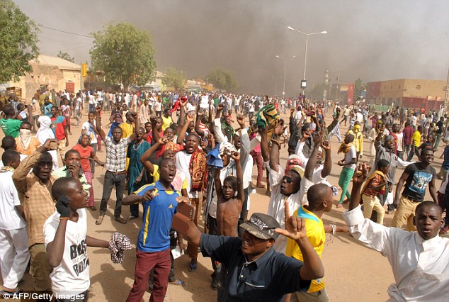 Demonstration: Thousands gathered after Friday prayers in Zinder, Niger, to vent their anger