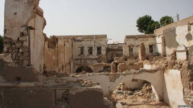 Crumbking buildings in Berbera