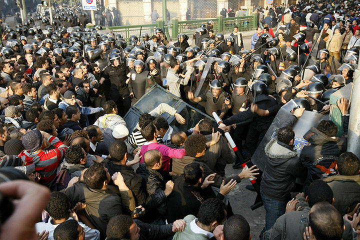 Egyptian-demonstrators-cl-002.jpg