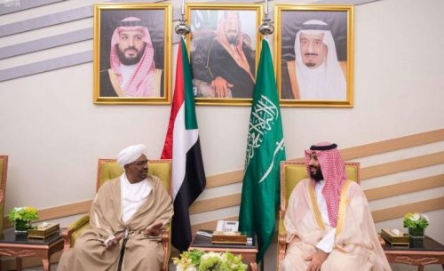 Sudan's President Omer al-Bashir meets Saudi Crown Prince Mohammed bin Salman on 15 April 2018 (Photo SPA)