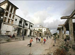 Desolate-street-of-Mogadishu.jpg