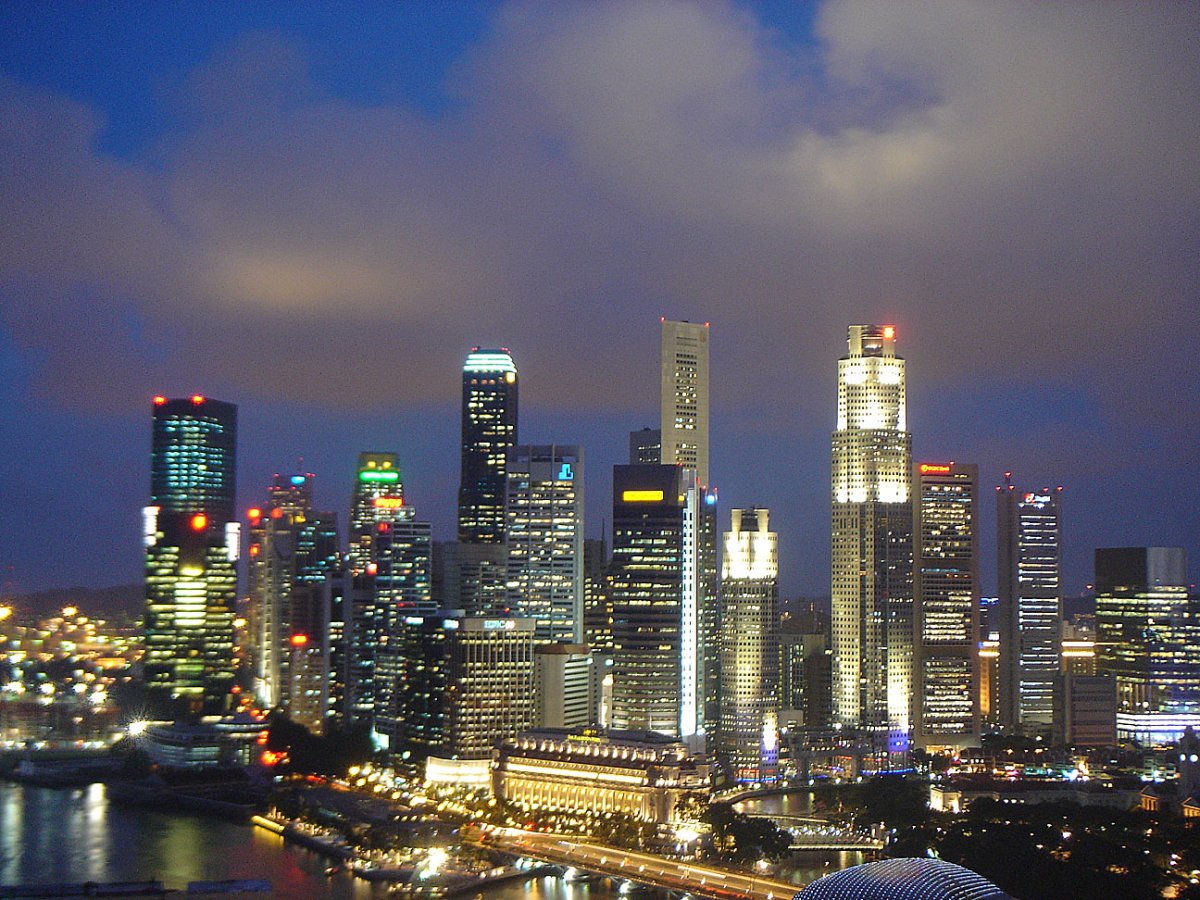 Singapore_skyline_night_1.jpg