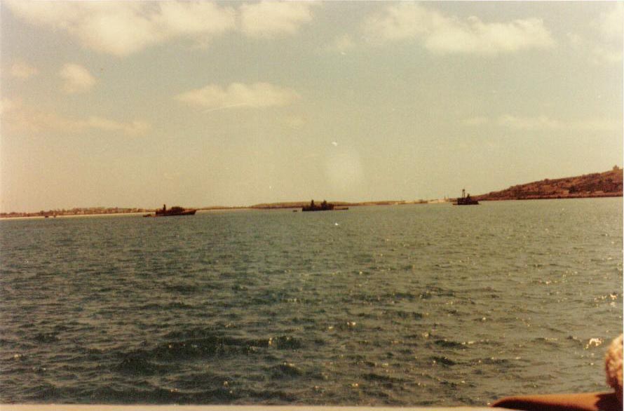 Sunken_patrol_boats_Kismayo_harbor.jpg