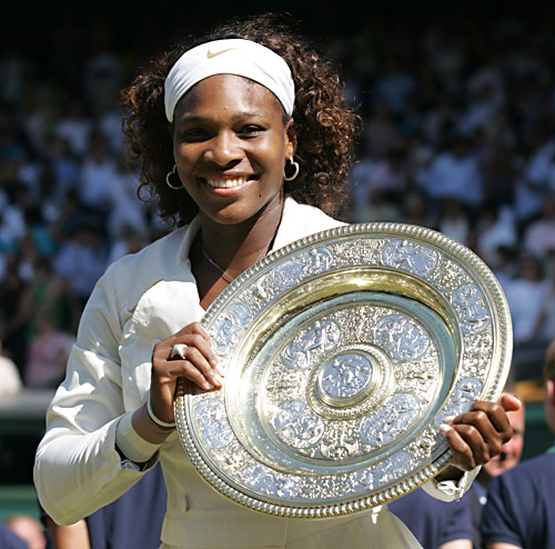 SWilliams_Wimbledon_Trophy_2009.jpg