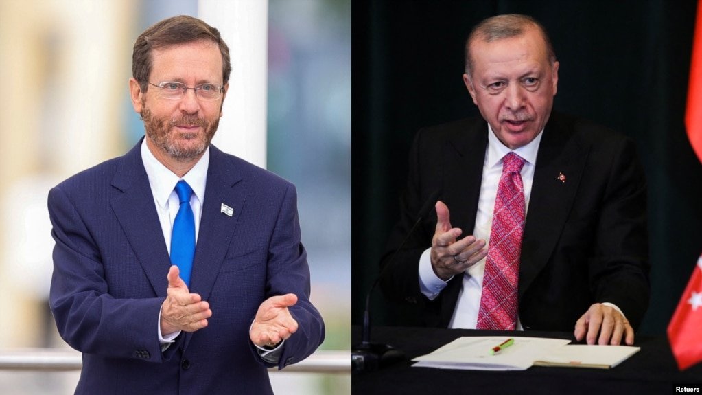 Isaac Herzog (Bidix) iyo Recep Tayyip Erdogan (Midig)