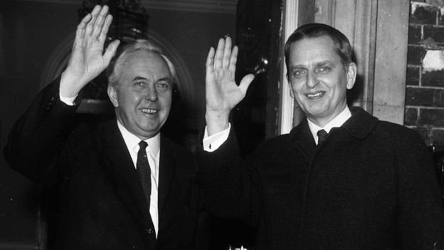Olof Palme - oo la sawiran Ra'iisul Wasaarihii Britain ee xilligaas Harold Wilson
