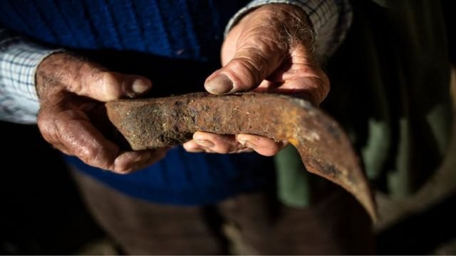 Herramienta antigua de extracción de resina.