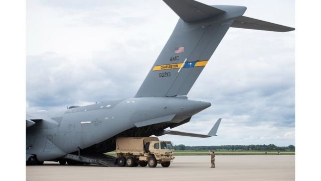 gadaasha dambe ee diyaarada ayaa iyaduna waxaa lagu qadaa xamuul kala duwan