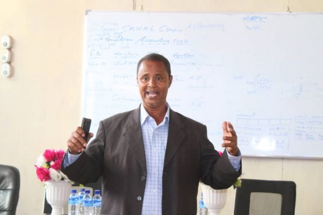 Barfasoor Cismaan Axmed Macoow