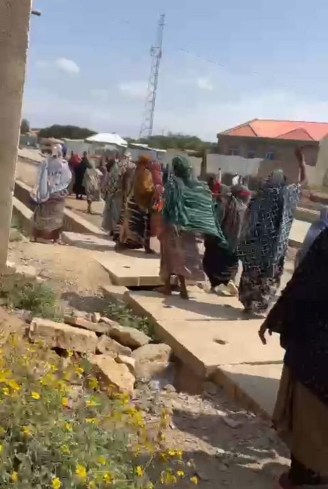 Dadkii isugu soo baxay xaafadda ay gabadha iyo reerkeedu deganaayeen