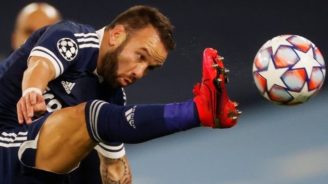 Matteo Valbuena waxay isku qaran ka ciyaari jireen Karim Bezema