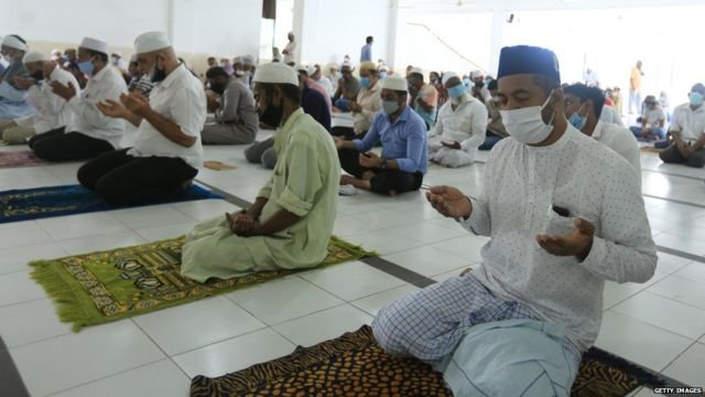 Muslimiita Sri Lanka oo masaajid ku jira