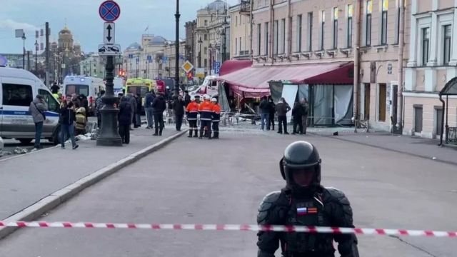 Maqaaxida ayaa ku taalla goob amaan ah oo dhacda bartamaha magaalada St Petersburg