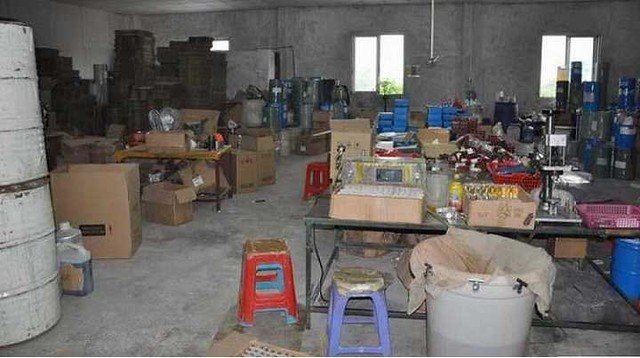 2734 38 liters of “Human Urine” found in “perfume factory” in Jeddah selling “Oud” 02