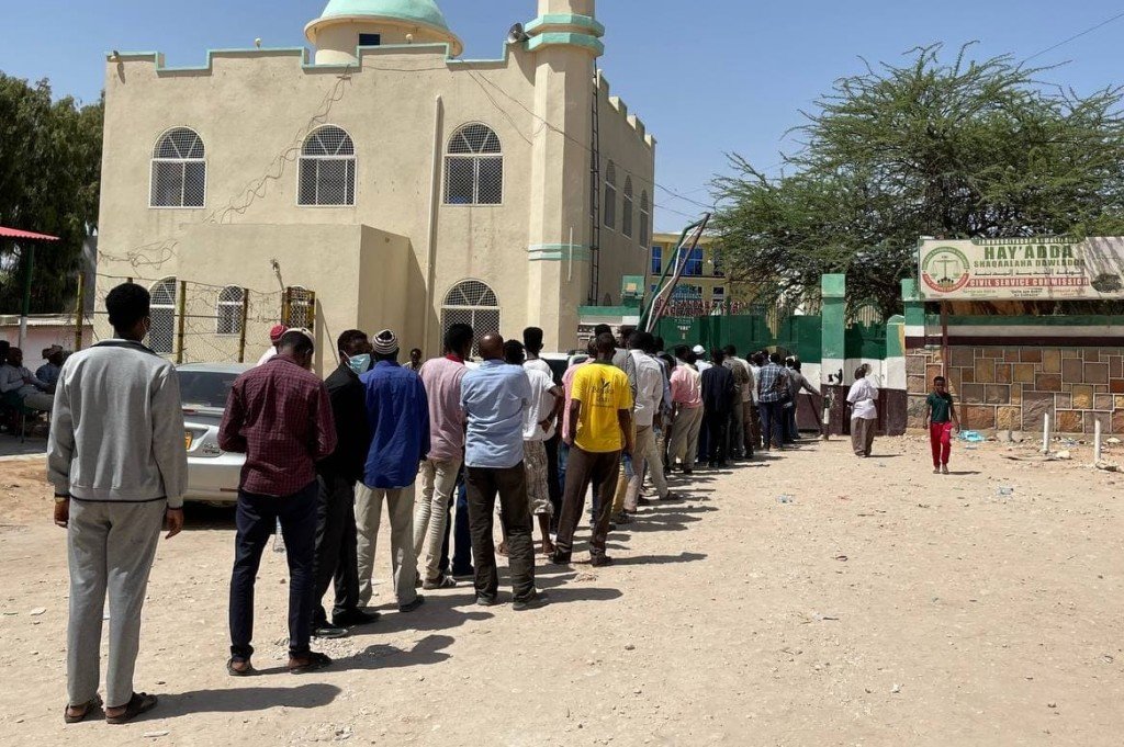 Somalilanders line up to vote. (Taiwan Representative Office in Somaliland photo)
