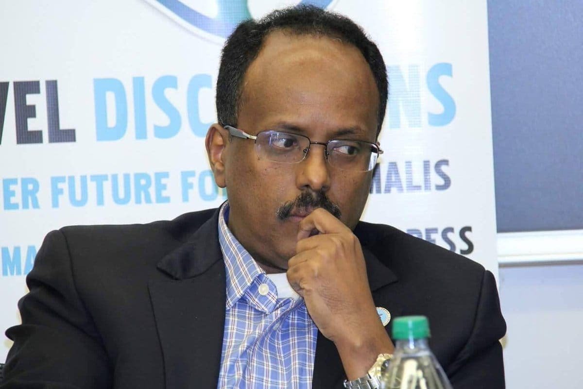 Sababta uu Farmaajo uga ‘cago-jiidayo’ inuu saxiixo sharciga hanti-dhowrka