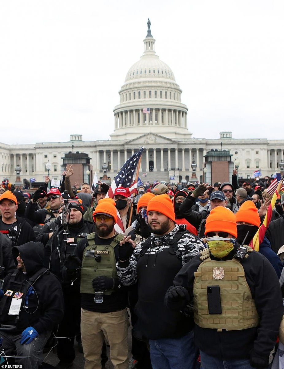 37687100-9119427-image-a-40_160996287666