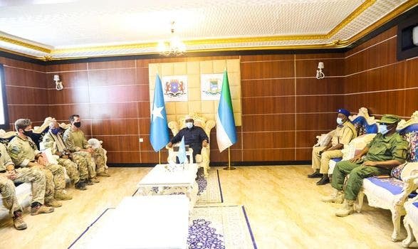 Axmed-Madoobe-iyo-saraakiil-mareykan-ah.