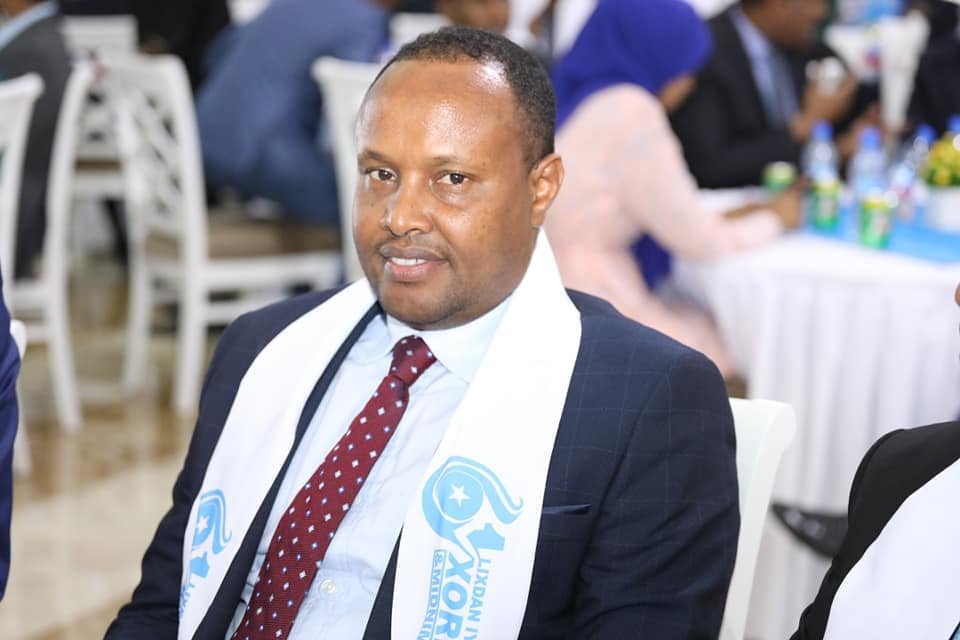 R/Wasaare Rooble oo xilka ka qaaday wasiirkii amniga, magacaabay mid cusub