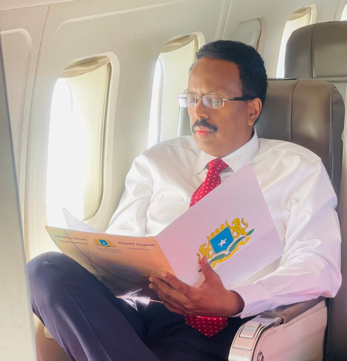 Farmaajo oo bedelay magacii saxda ee “Jamhuuriyadda Federaalka Soomaaliya”