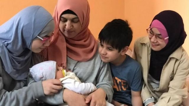 Niyara Mamutova iyo carruuteeda afarta ah